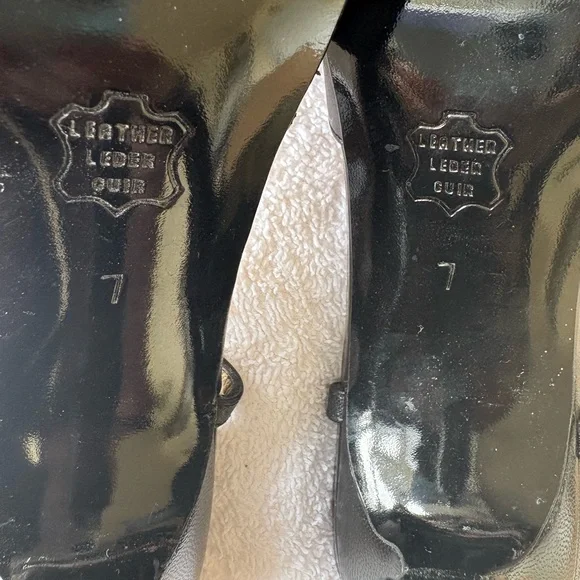 ✨ Charles Jourdan Black and White Women's Heels ✨ - Picture 9 of 10